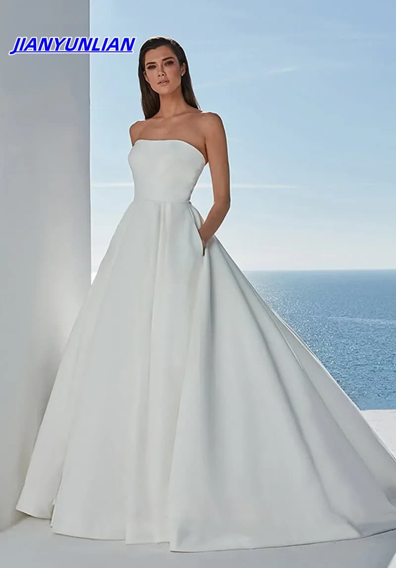 A-Linie Satin Brautkleid mit Bootshals, Schleppe, Übergröße, maßgeschneidert